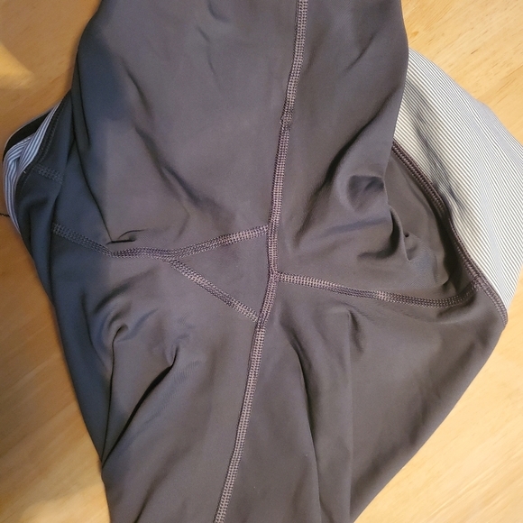 Lululemon-Race with Grace Crops-Soot Light-Sz 8-NW - Picture 10 of 13